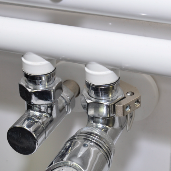 Aardklem tbv designradiator klembereik 24mm (voor op kraanwartelmoer) JMV